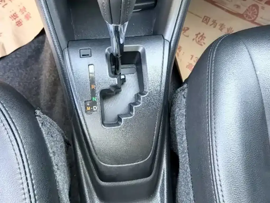 Toyota Yaris L — фото 2