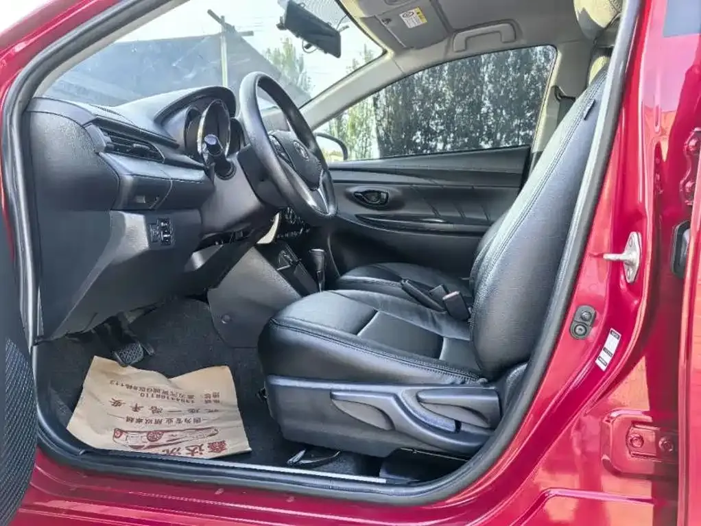 Toyota Yaris L — фото 7