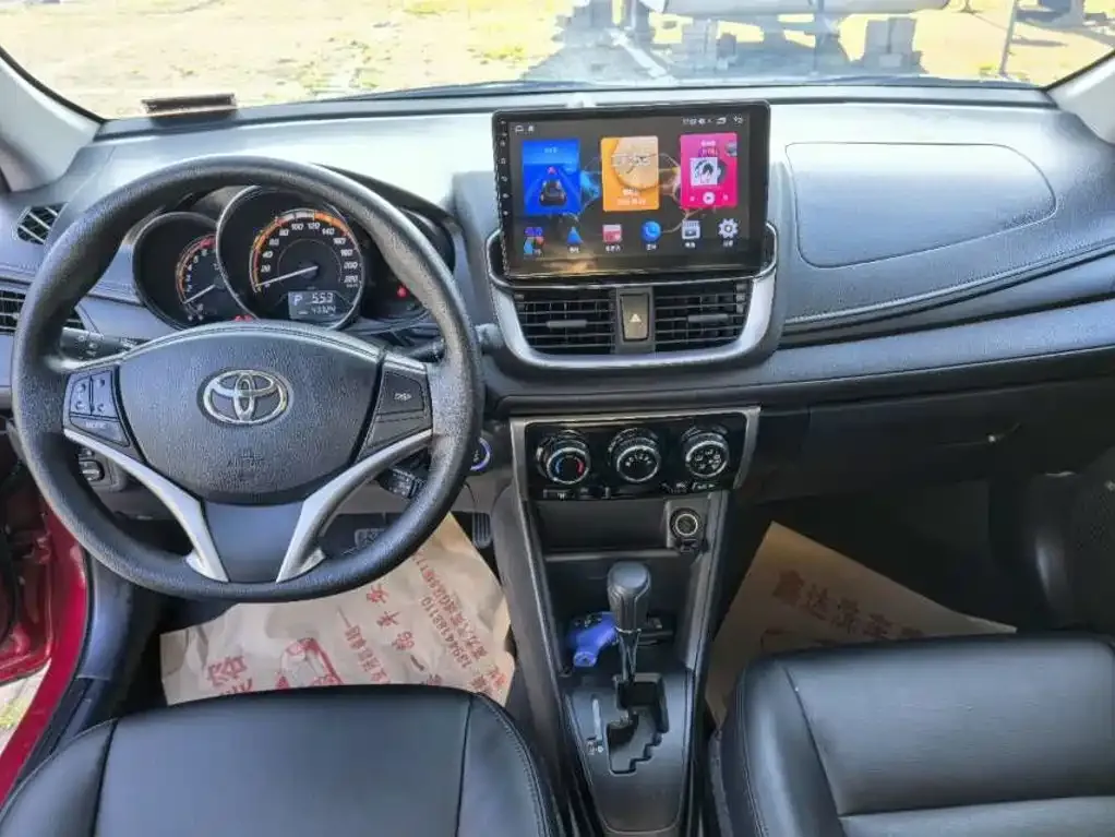 Toyota Yaris L — фото 4