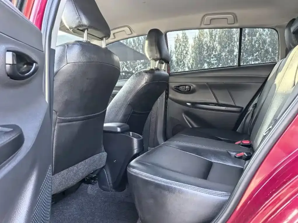 Toyota Yaris L — фото 10