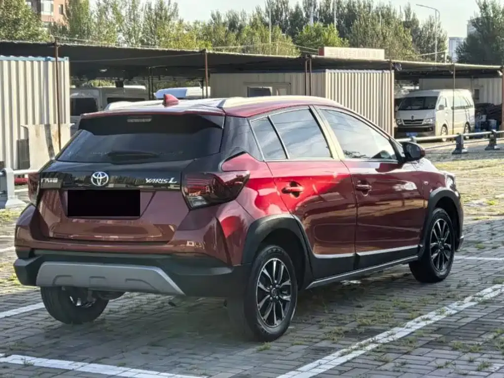 Toyota Yaris L — фото 9