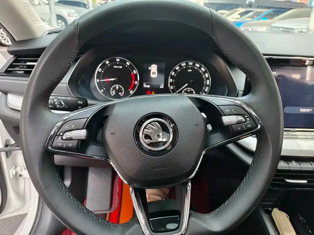 Skoda Octavia — фото 6