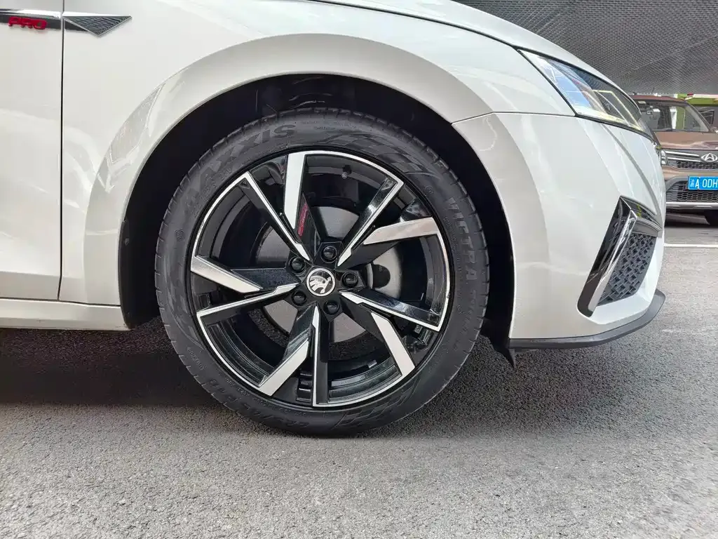 Skoda Octavia — фото 4