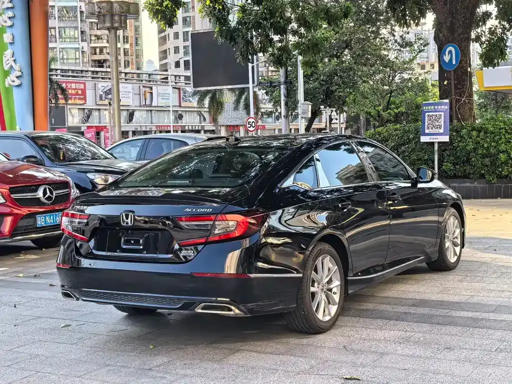Honda Accord — фото 8