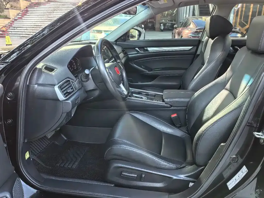 Honda Accord — фото 4