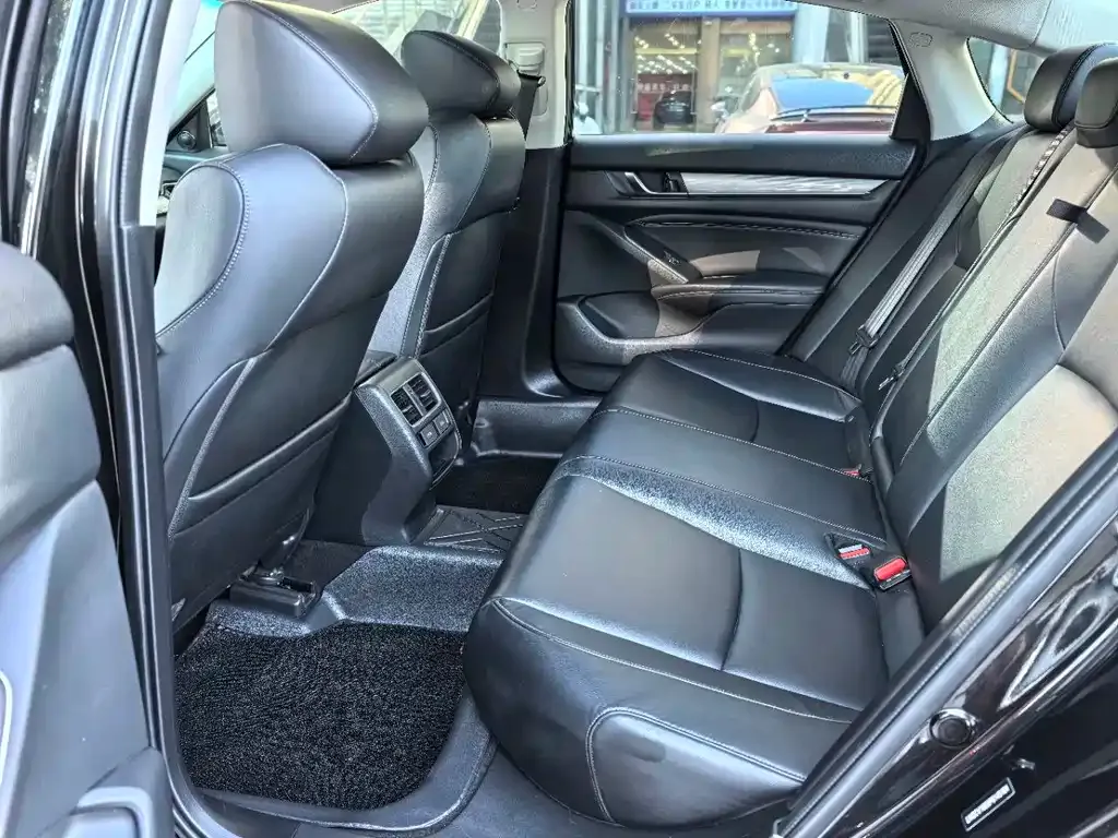 Honda Accord — фото 7
