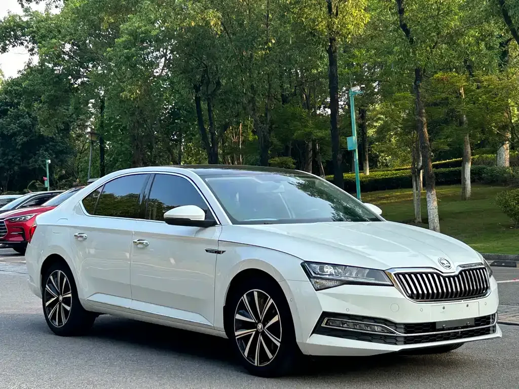 Skoda Superb — фото 1