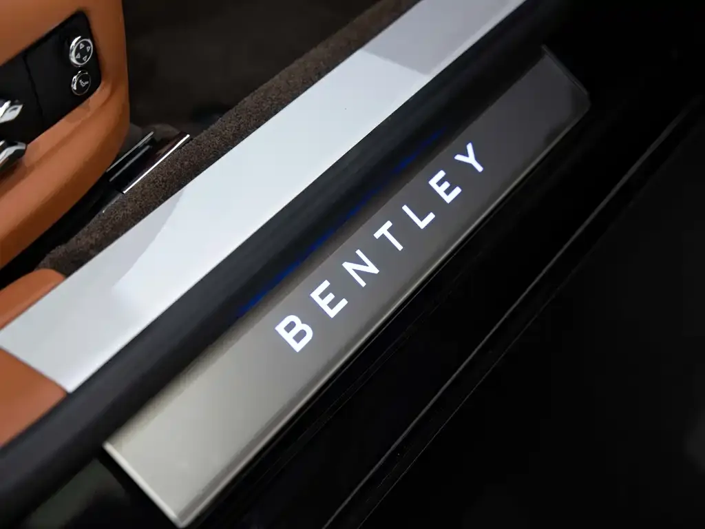 Bentley Flying Spur — фото 5