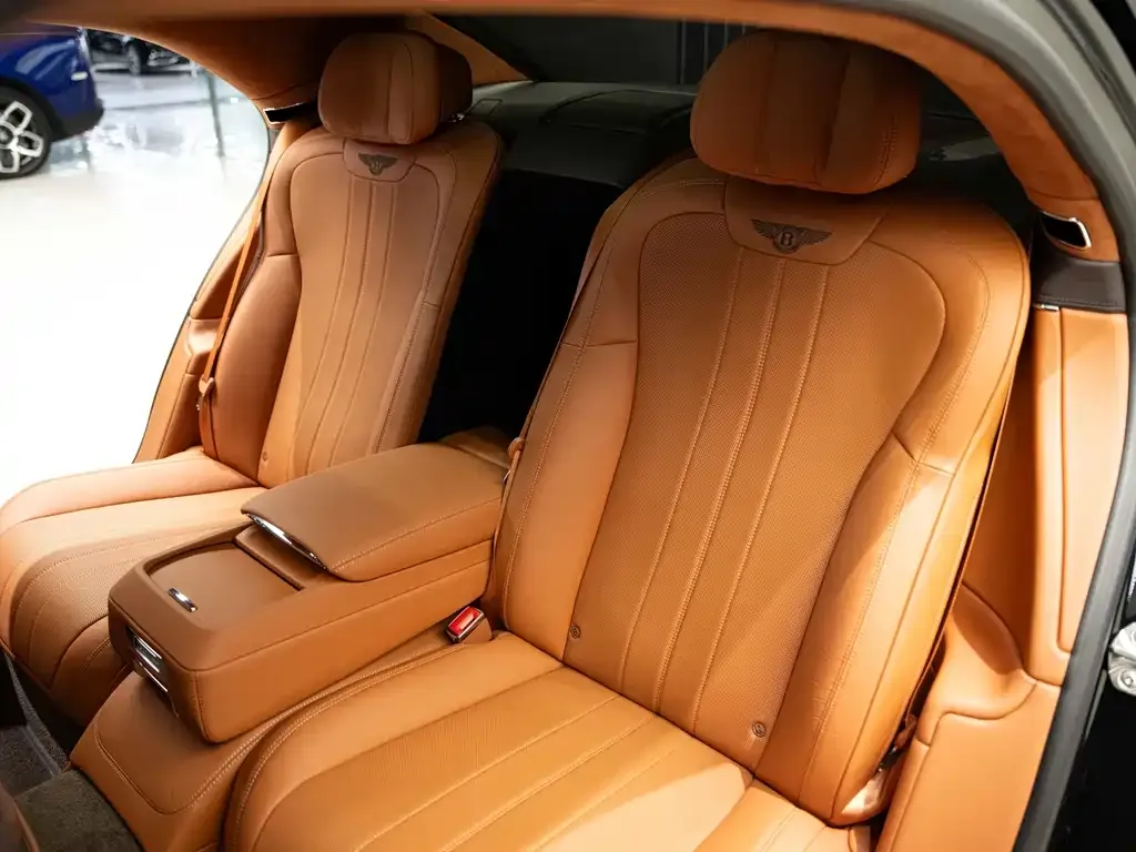 Bentley Flying Spur — фото 2