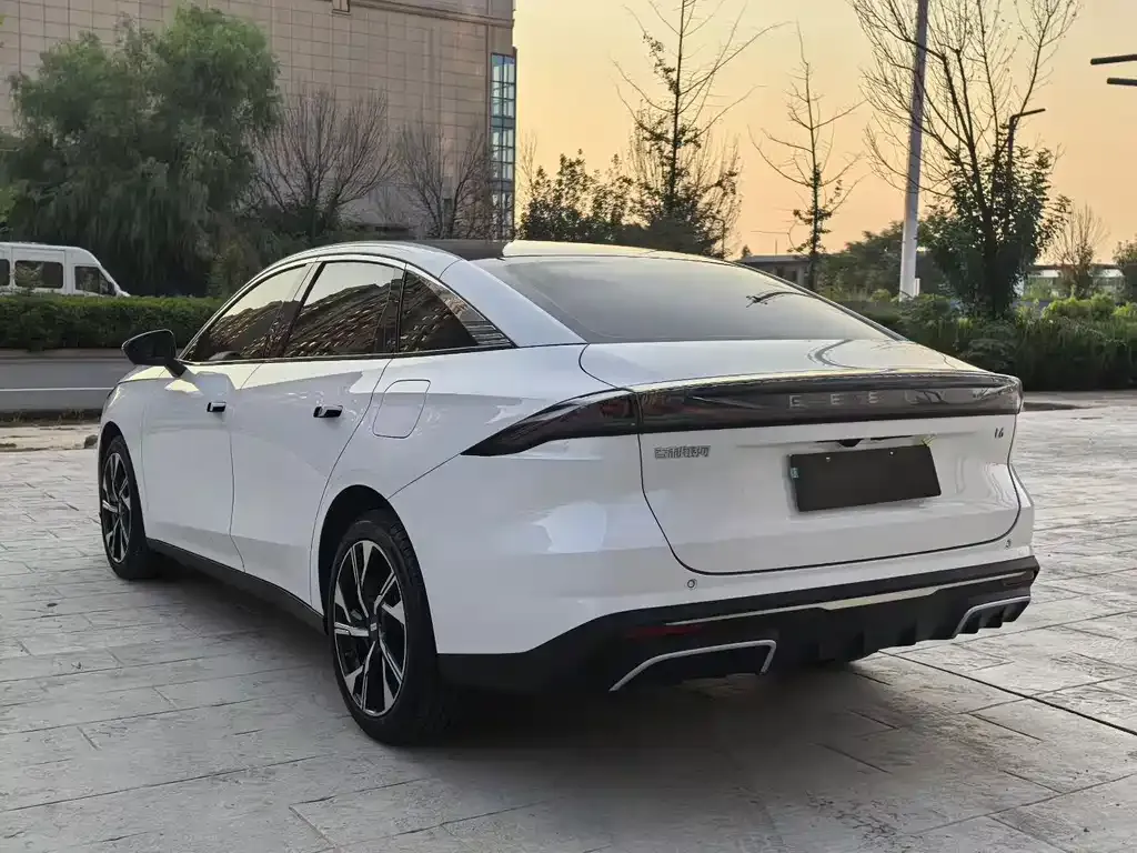 Geely Galaxy L6 — фото 4