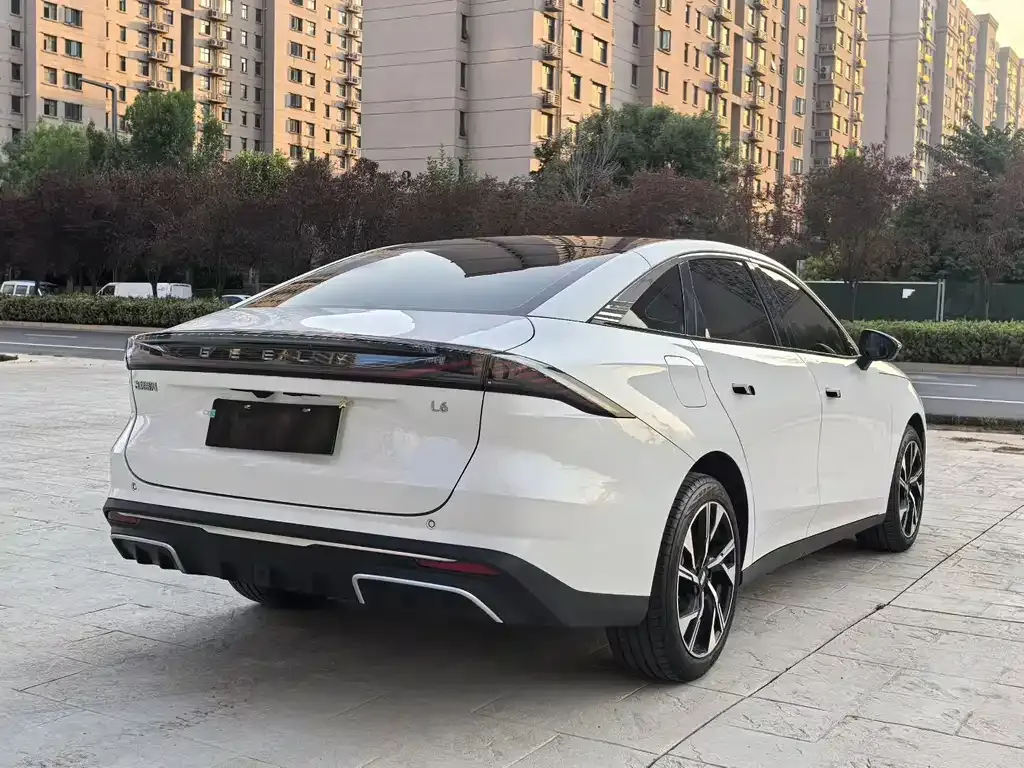 Geely Galaxy L6 — фото 5