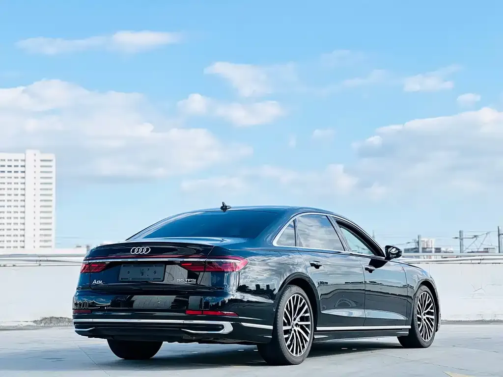 Audi A8 — фото 4