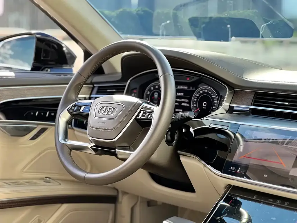 Audi A8 — фото 3