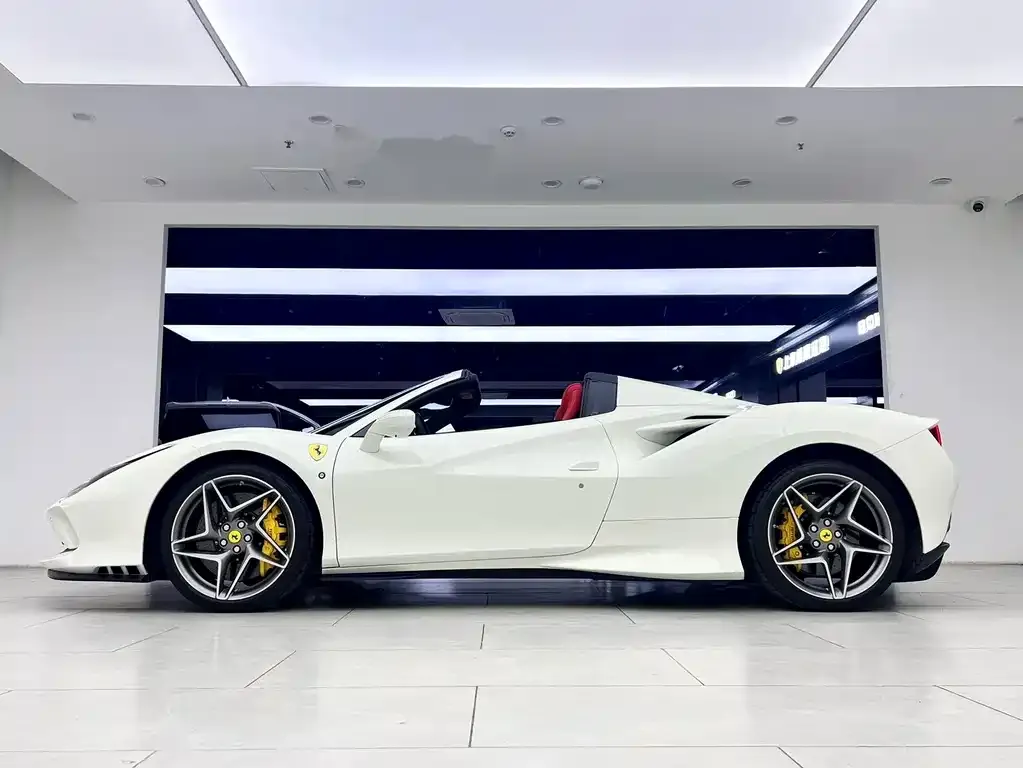 Ferrari F8 — фото 9