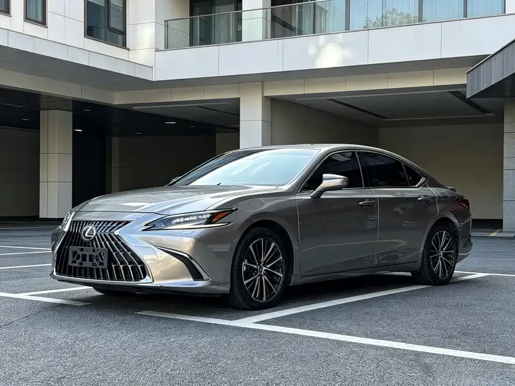 Lexus ES — фото 1