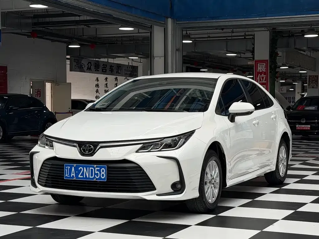 Toyota Corolla — фото 1