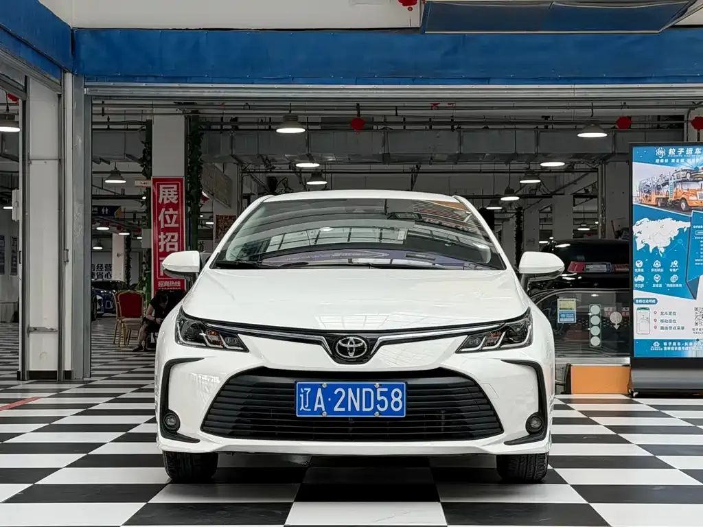 Toyota Corolla — фото 9