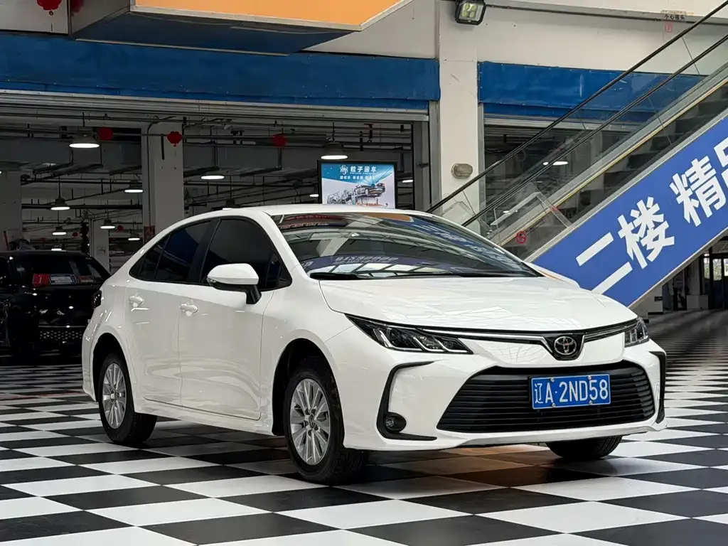 Toyota Corolla — фото 5