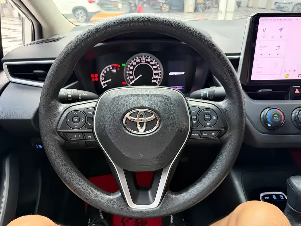 Toyota Corolla — фото 2