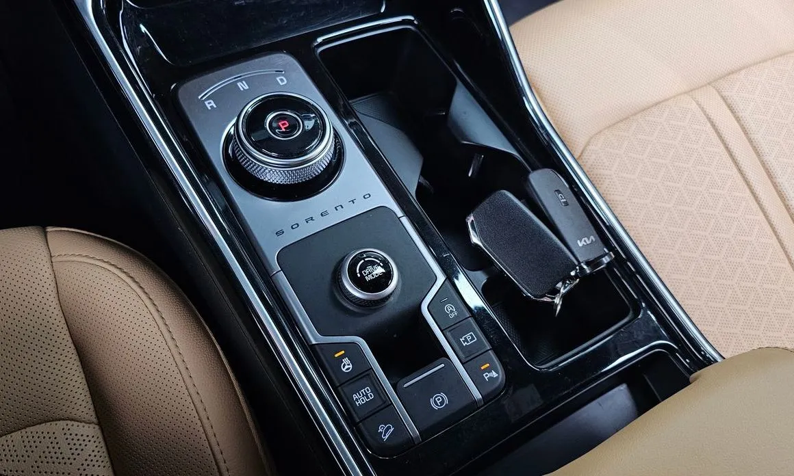 Kia Sorento — фото 9