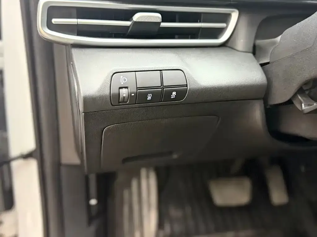 Hyundai Elantra — фото 3