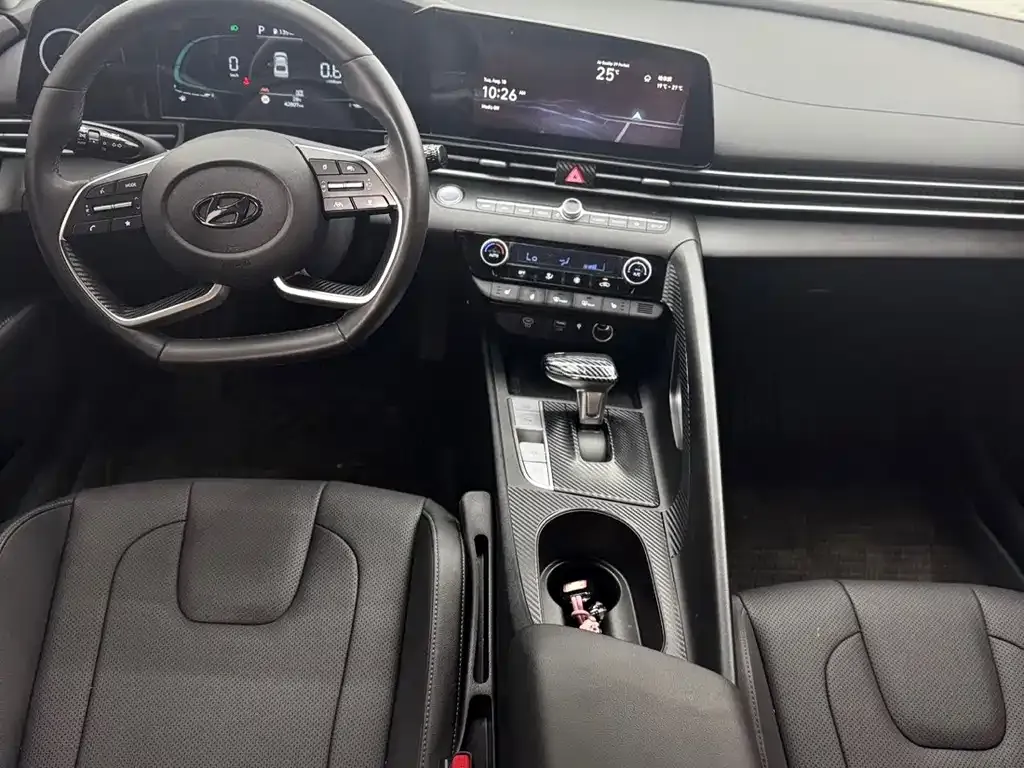 Hyundai Elantra — фото 2