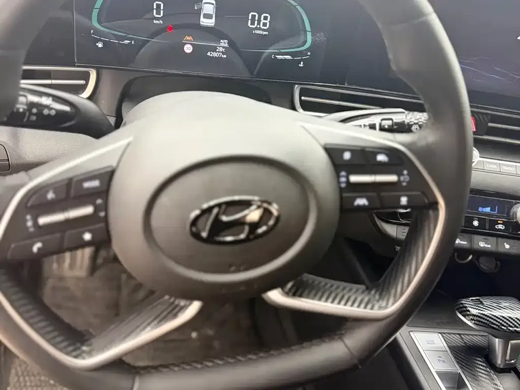 Hyundai Elantra — фото 7