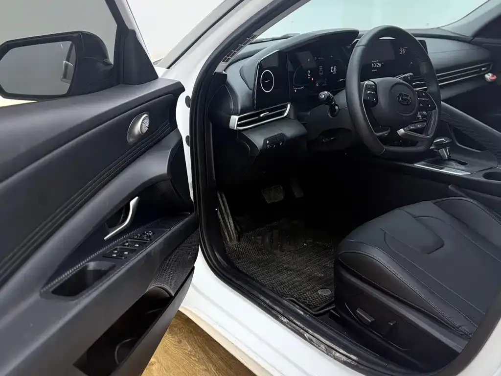 Hyundai Elantra — фото 4