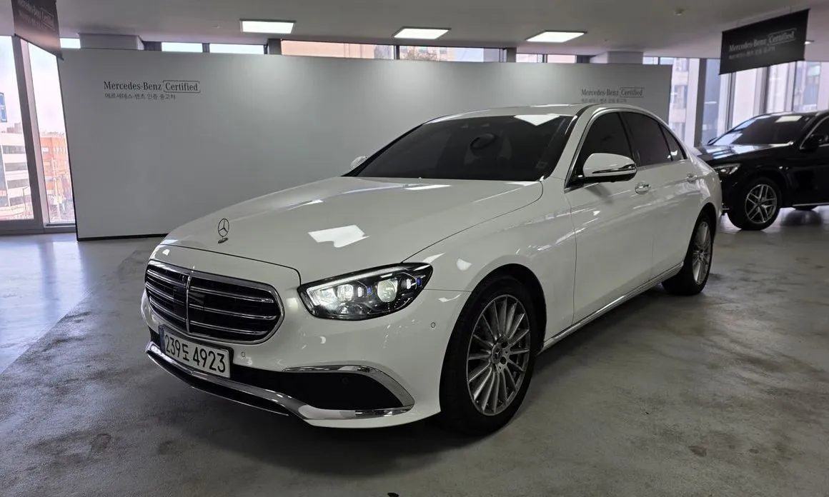 Mercedes-Benz E-Class — фото 1