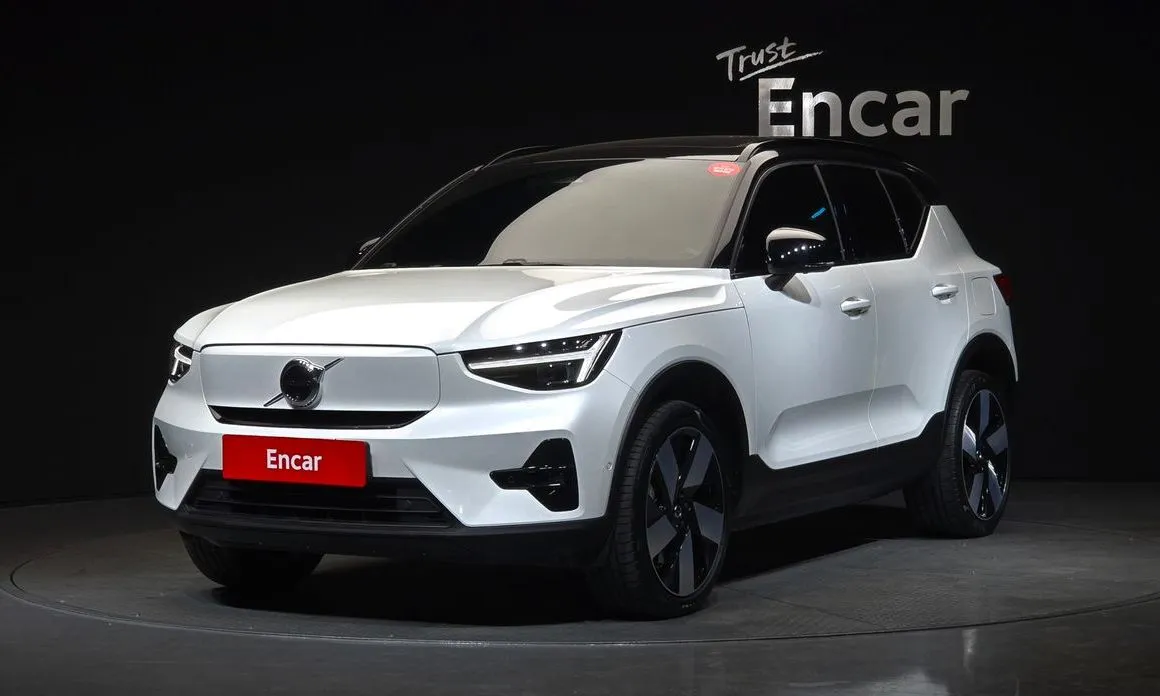 Volvo XC40 — фото 1