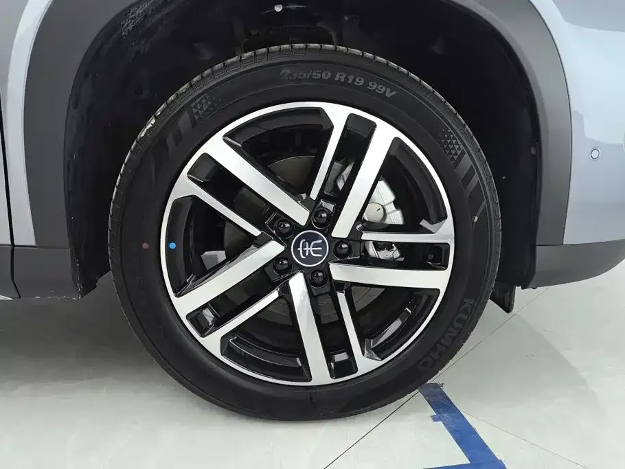 BYD L DM-i — фото 8