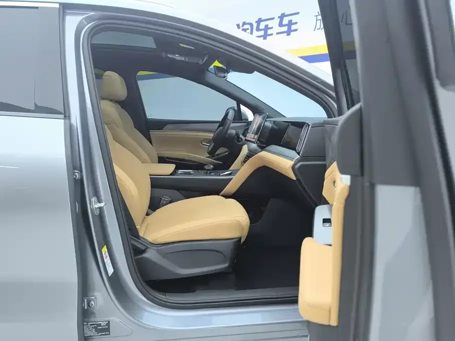 BYD L DM-i — фото 7