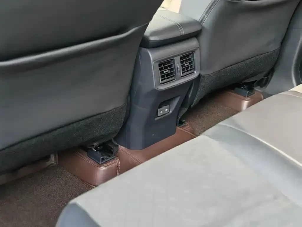 Toyota RAV4 — фото 10