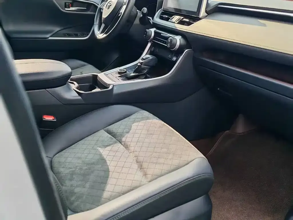 Toyota RAV4 — фото 2