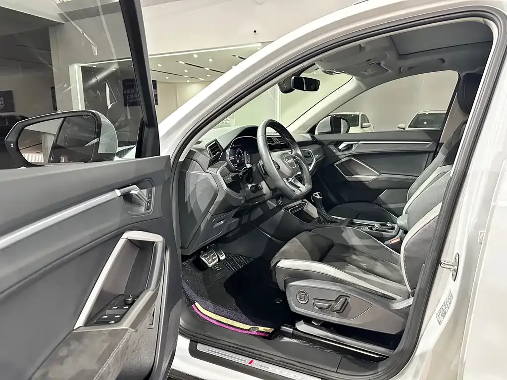 Audi Q3 — фото 10