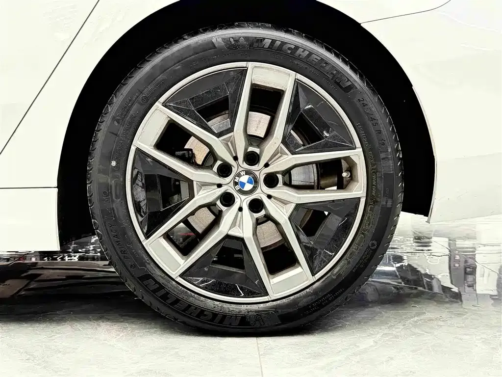 BMW 5 Series — фото 5