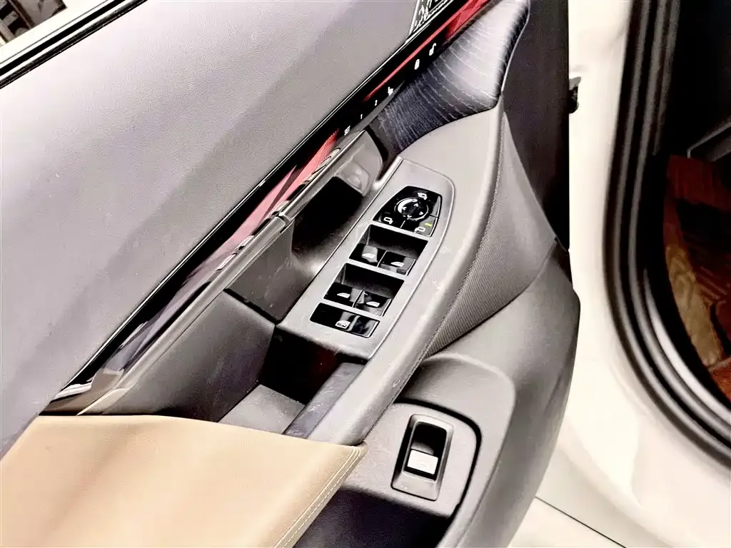 BMW 5 Series — фото 3