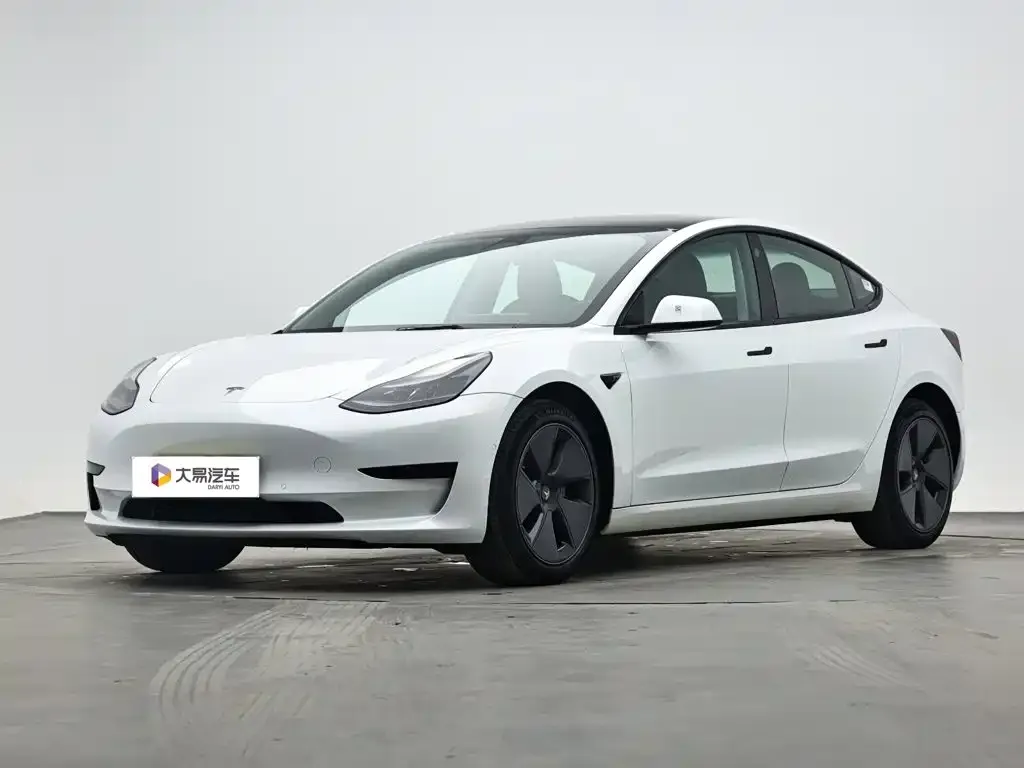 Tesla Model 3 — фото 1