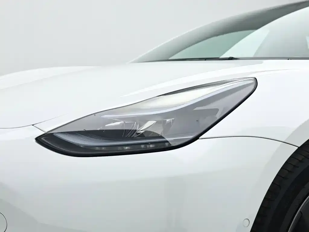 Tesla Model 3 — фото 4