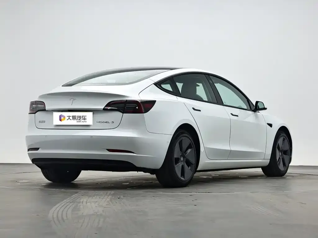 Tesla Model 3 — фото 5