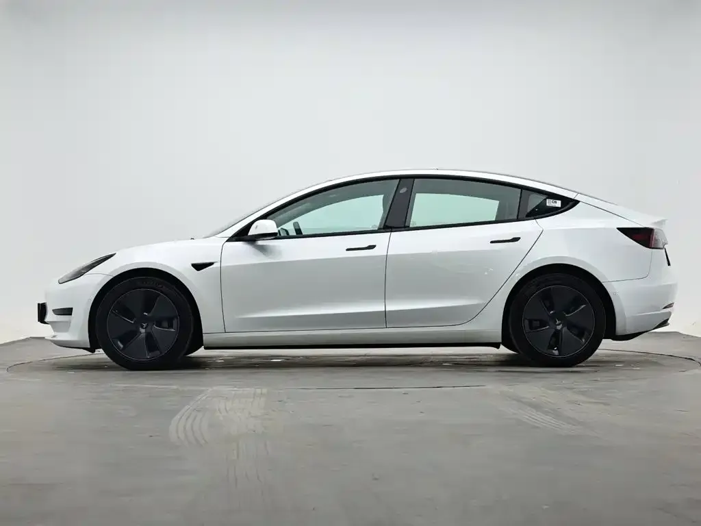Tesla Model 3 — фото 10