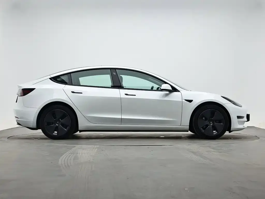 Tesla Model 3 — фото 6