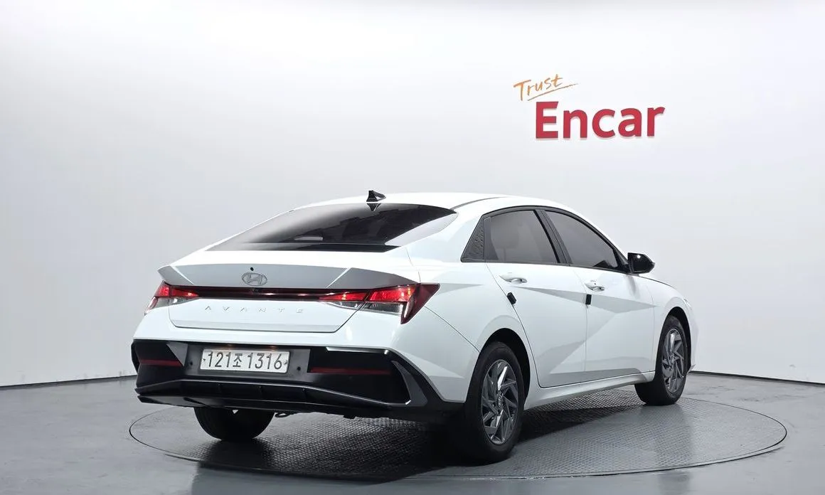 Hyundai AVANTE — фото 4