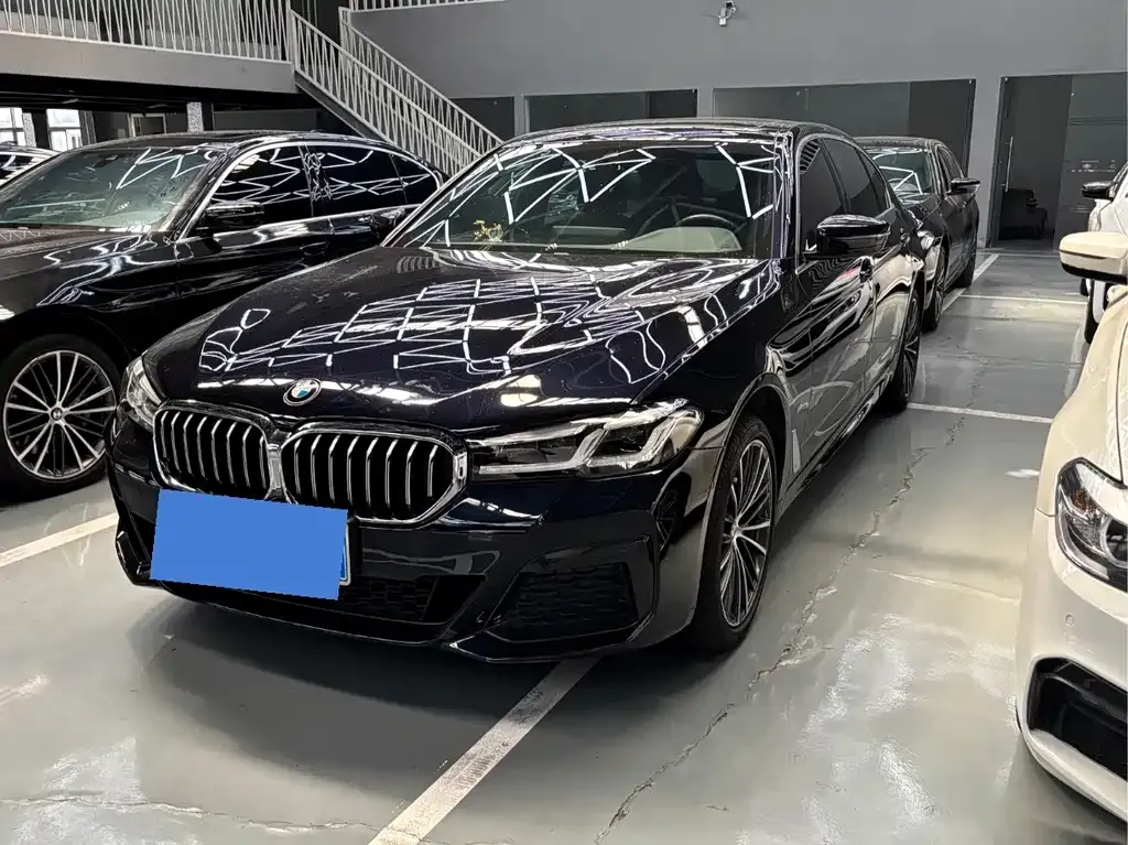 BMW 5 Series — фото 1