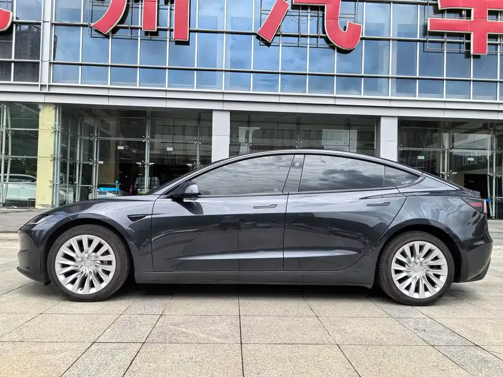 Tesla Model 3 — фото 3