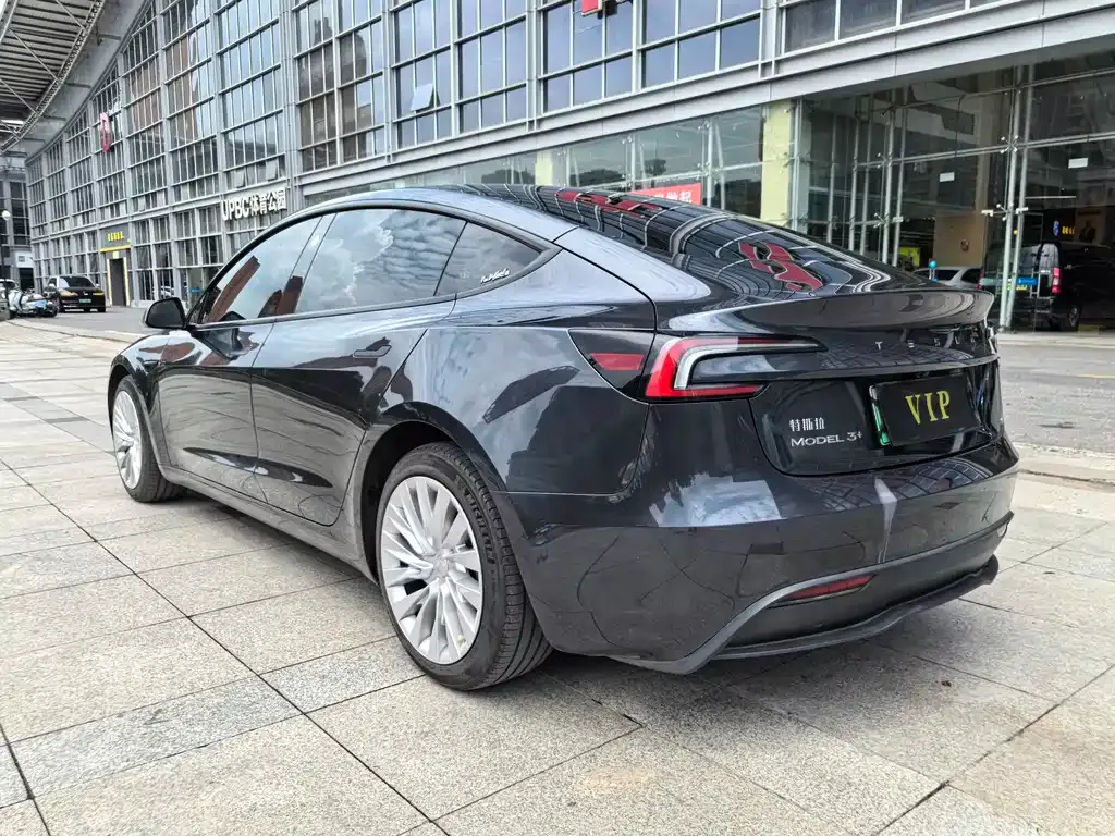Tesla Model 3 — фото 9