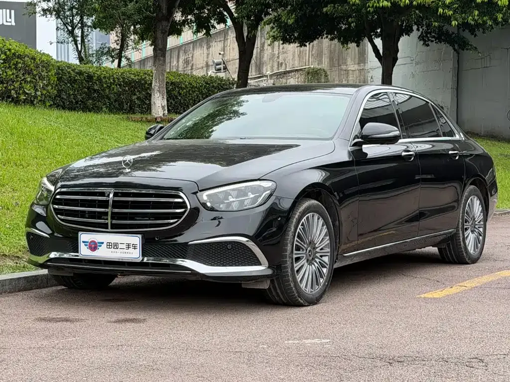 Mercedes-Benz E-Class — фото 1