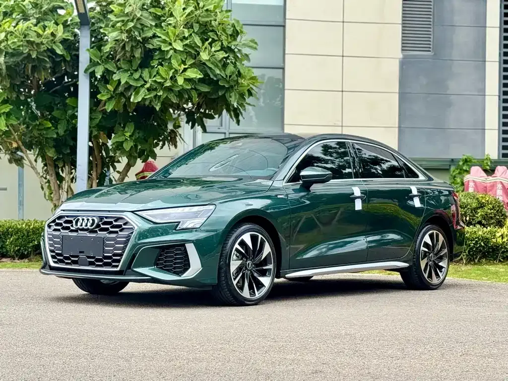Audi A3 — фото 1