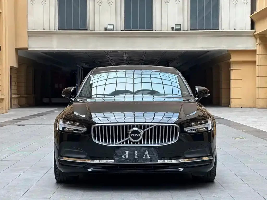 Volvo S90 — фото 1