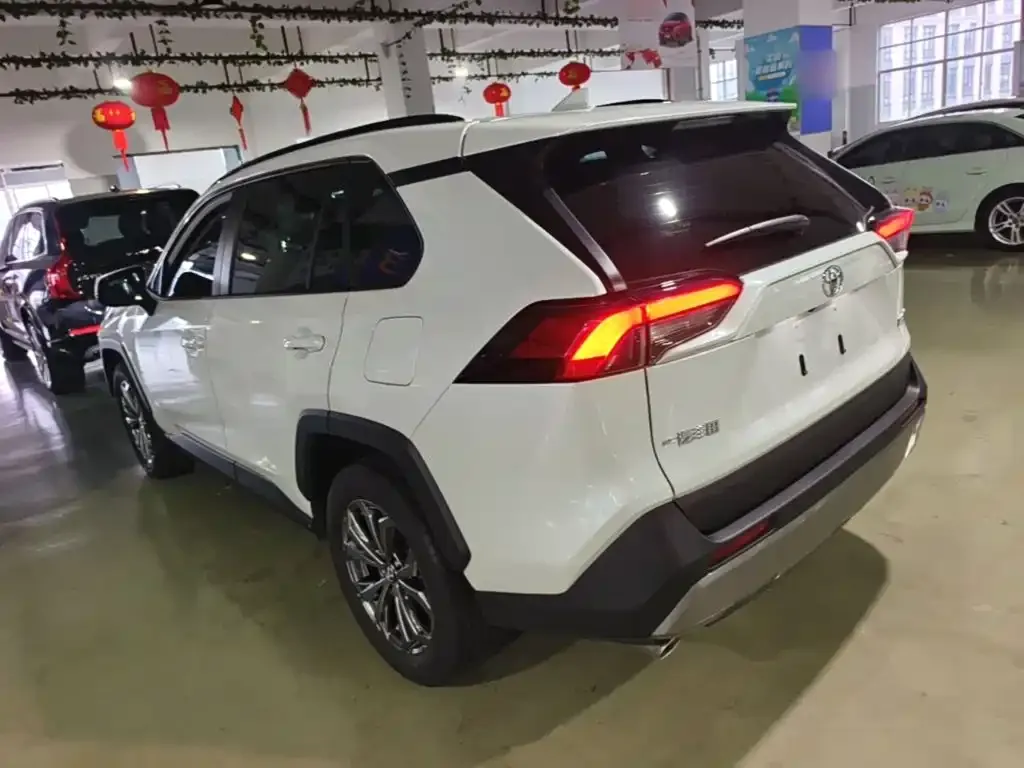 Toyota RAV4 — фото 10